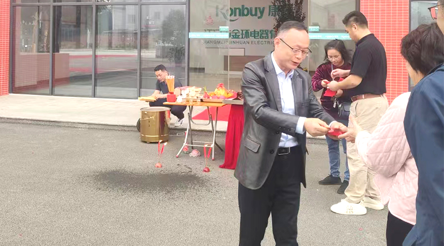 開工好兆頭！金環(huán)電器為全體員工發(fā)放紅包福利！