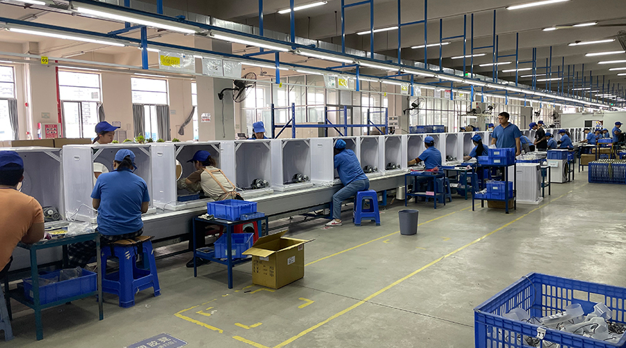 四月訂單高峰，車間繁忙景象