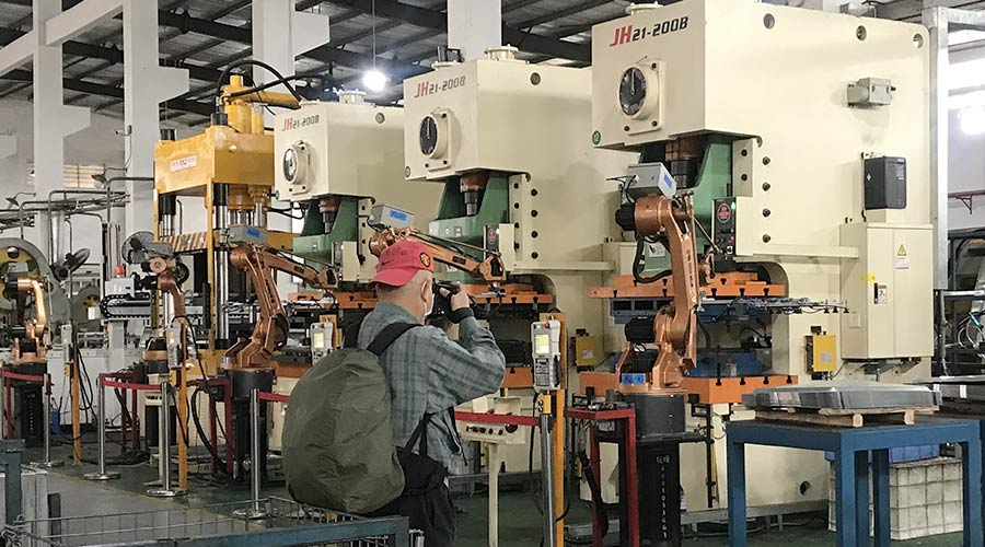 江門市攝影協(xié)會蒞臨金環(huán)電器拍攝交流  用鏡頭見證實力！